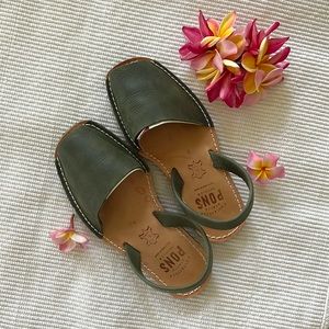 PONS Avarcas forest green size 8